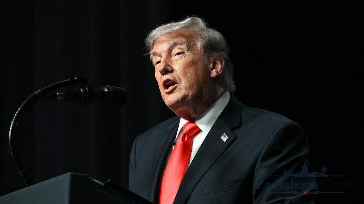 Trump amenaza con “tomar el control” de Cuba y La Habana responde