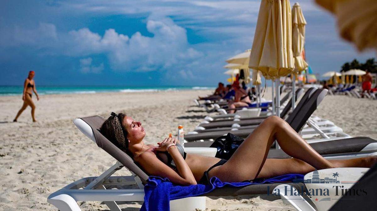 Cuba intenta salvar el turismo con descuentos en medio del desplome hotelero