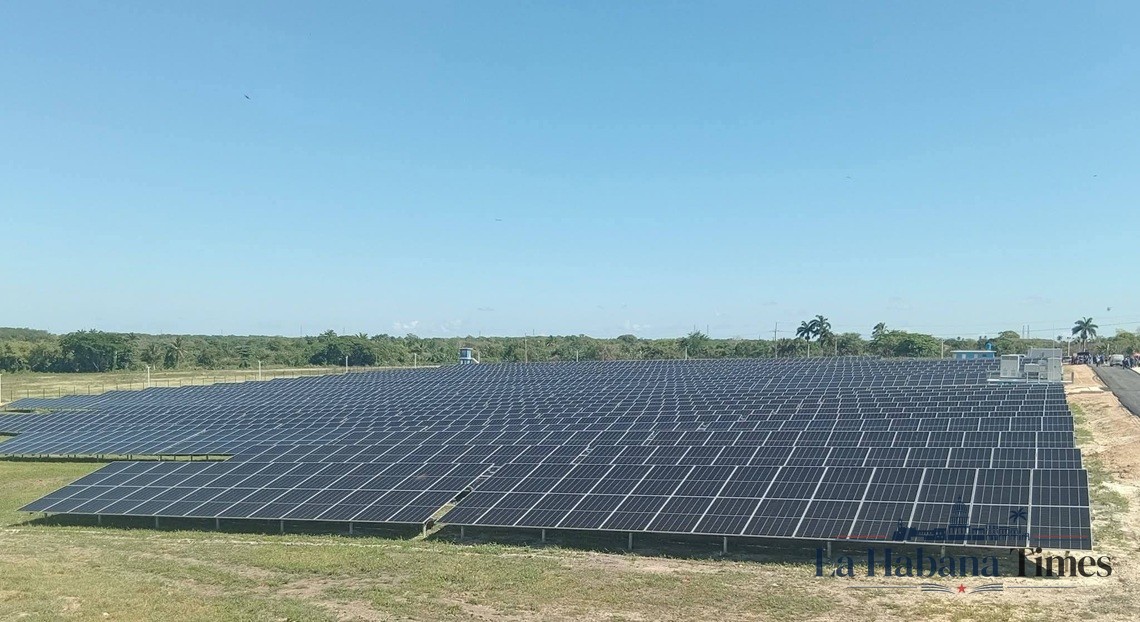 Cuba inaugura su primer parque solar con baterías en plena crisis energética