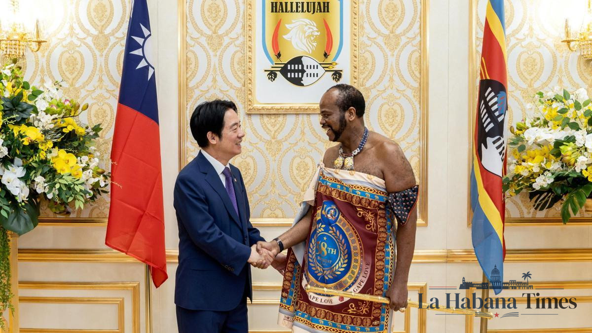 Taiwán desafía a China con una visita sorpresa a Eswatini