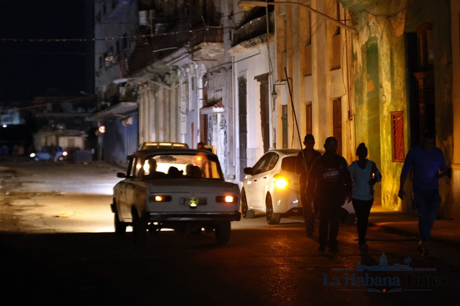 Cuba vuelve a hundirse en apagones tras nueva salida de la Guiteras
