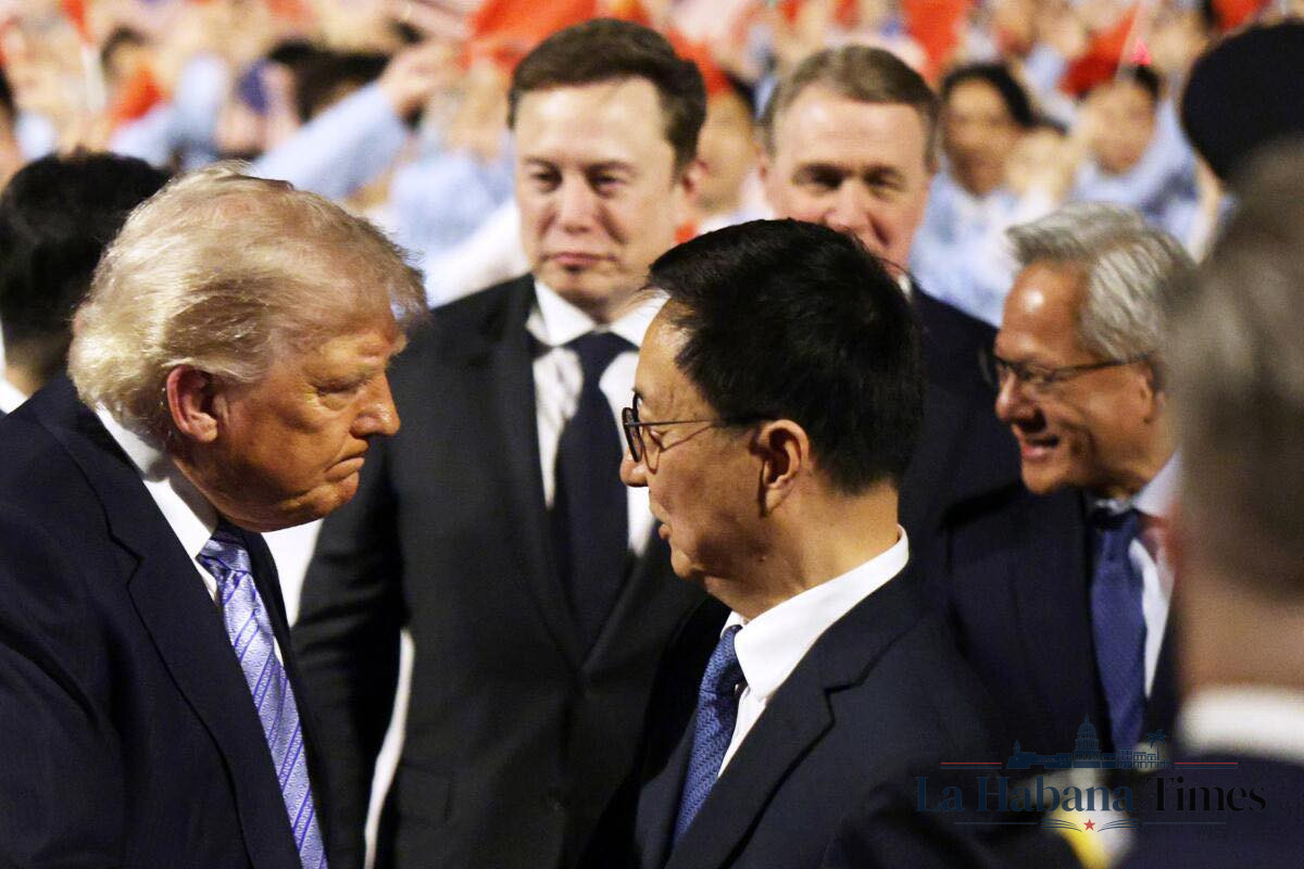 Trump lleva a China el peso de los gigantes empresariales de EE.UU. y convierte la cumbre con Xi en una demostración de fuerza