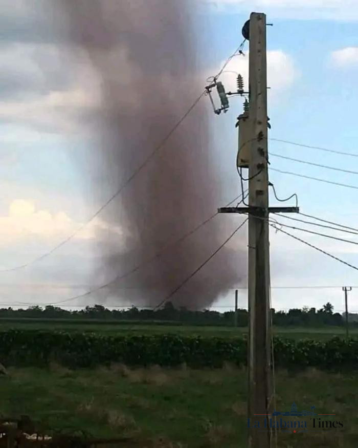 Débil tornado impacta en Güira de Melena, Artemisa