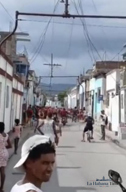 Santiago de Cuba vuelve a la calle: cacerolazos, apagones y gritos de libertad sacuden el centro histórico
