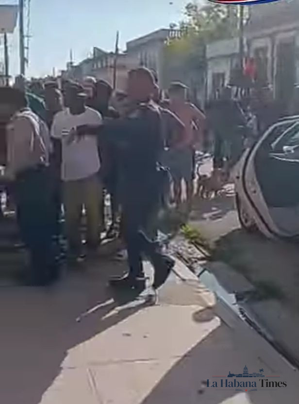 Capturan a presunto ladrón tras arrebatarle una cadena a una mujer en el centro de Cárdenas