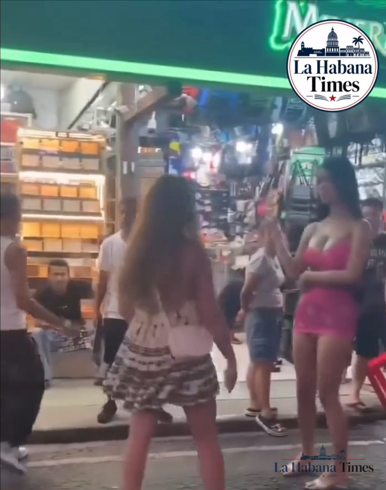 Turista rusa provoca indignación en Tailandia tras agredir a una mujer trans en plena calle