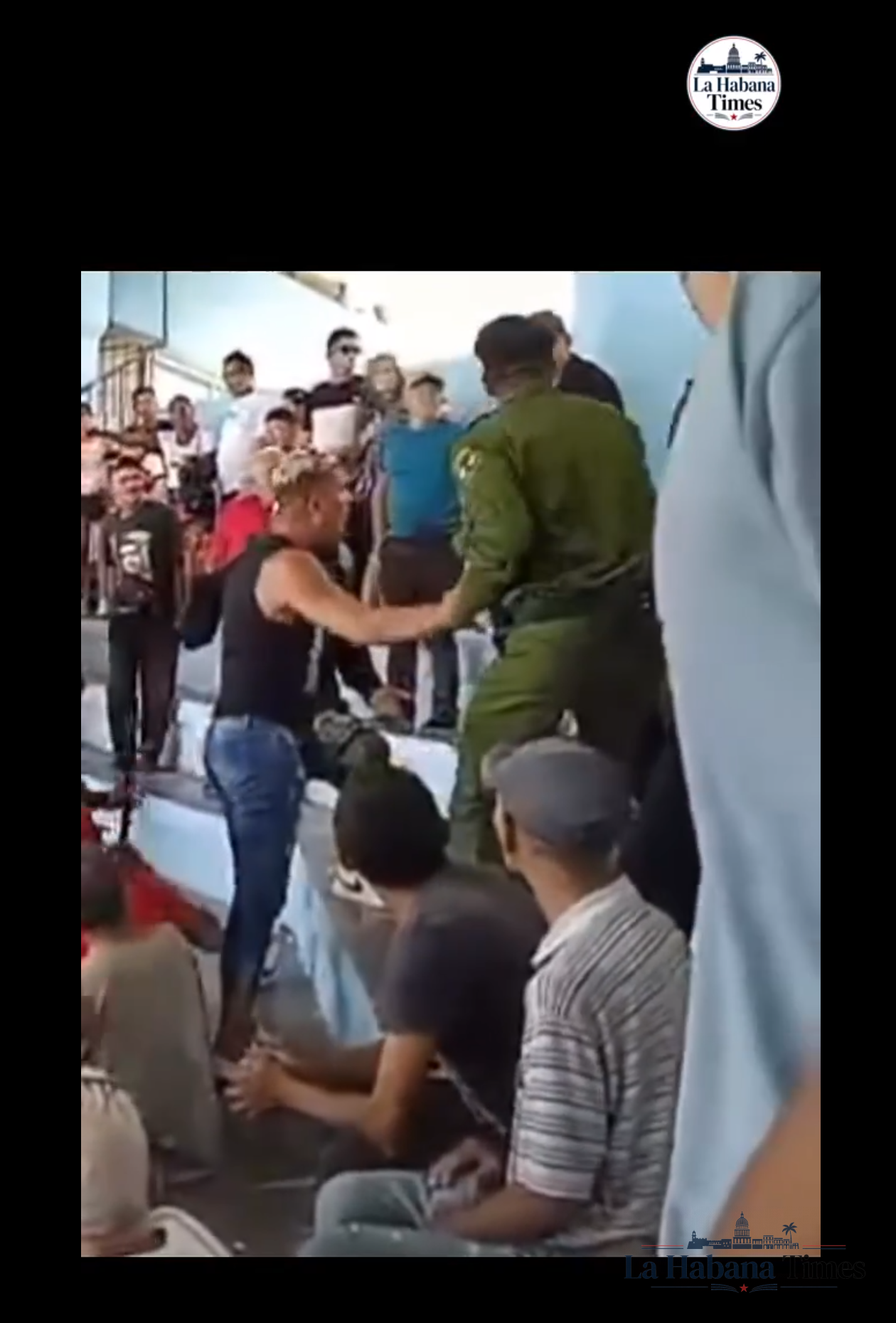 Policía golpea a un aficionado en Holguín y desata indignación en redes