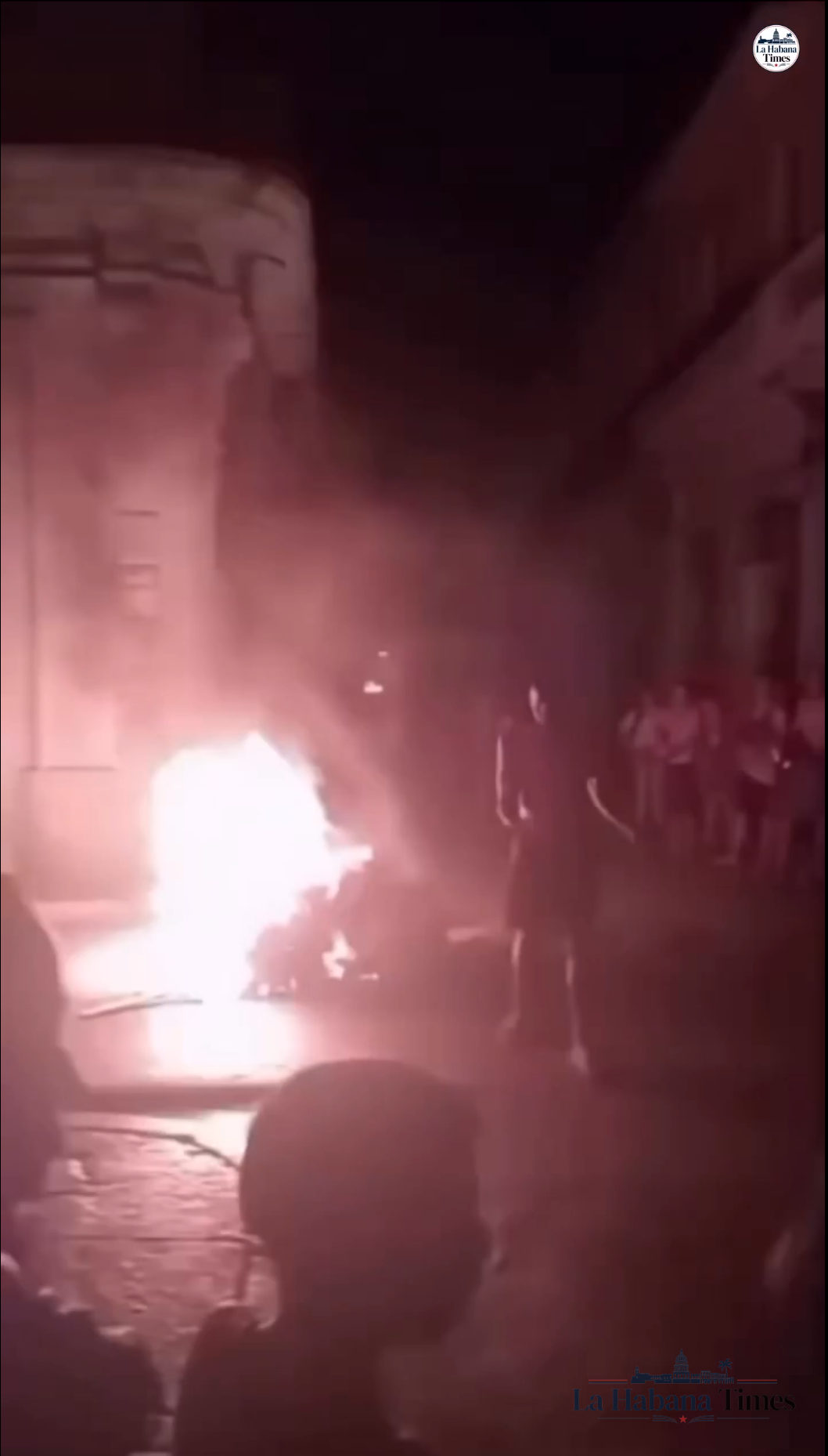 Mientras el régimen celebra a Raúl Castro, cubanos protestan en las calles gritando “Libertad”