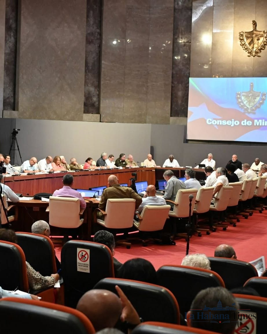 El régimen redibuja el mapa del poder en Cuba: desaparecen ministerios históricos y nacen nuevas supercarteras