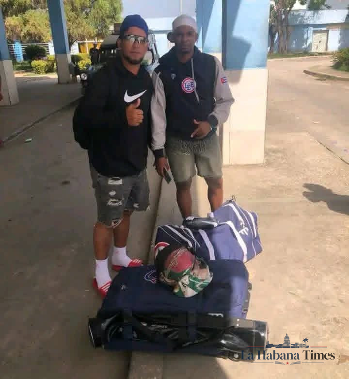 Denuncian abandono de peloteros guantanameros en Santiago de Cuba: tuvieron que pagar 7,000 pesos para regresar
